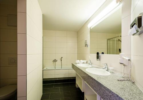 room detail thumbnail 2