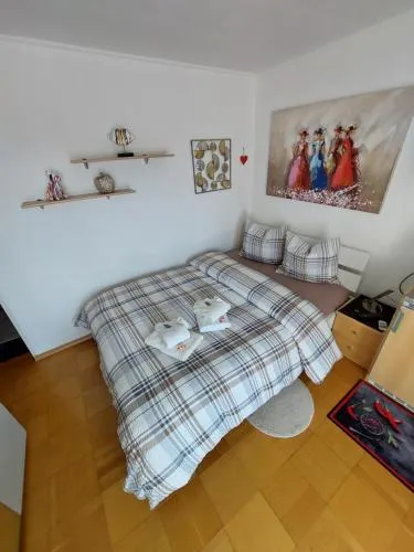 Joli studio avec terrasse et vue POUR NON FUMEURS in Belmont-sur-Lausanne, Schweiz