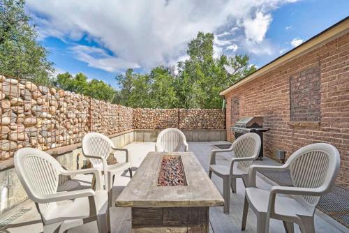 Red Rock Farmhouse - Patio Paradise Hiking Trails in Colorado Springs, USA