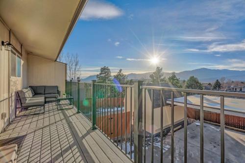 Regal Chateau - King Workspace Scenic Views in Colorado Springs, USA