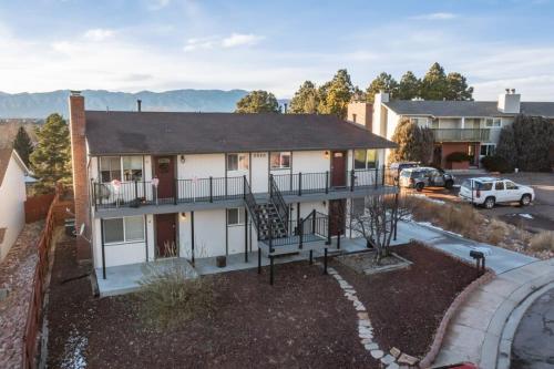 Regal Chateau - King Workspace Scenic Views in Colorado Springs, USA