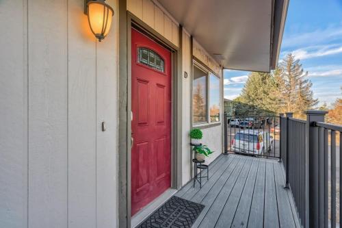 Regal Chateau - King Workspace Scenic Views in Colorado Springs, USA