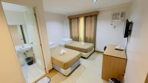 Large Twin Room image 4