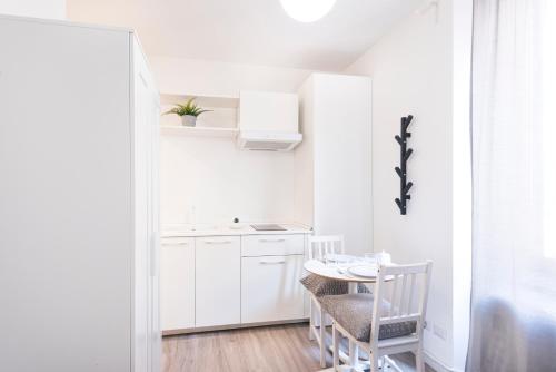 Compact and charming studio Porta Venezia - image 12