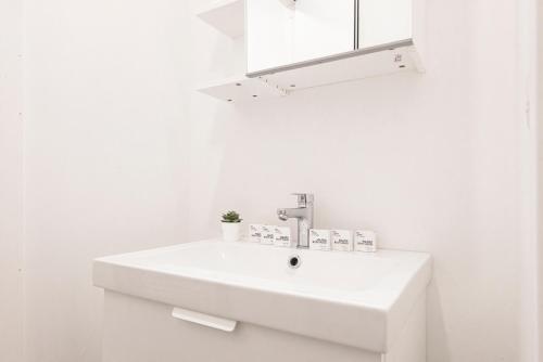Compact and charming studio Porta Venezia - image 2