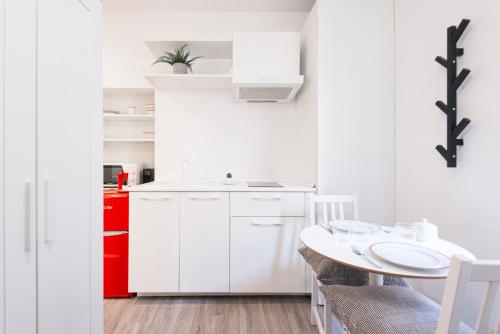 Compact and charming studio Porta Venezia - image 5