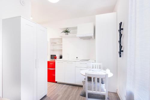 Compact and charming studio Porta Venezia - image 4