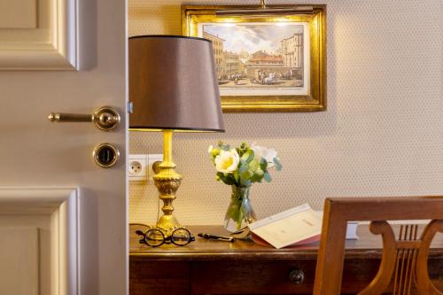 Classic  Room image 7