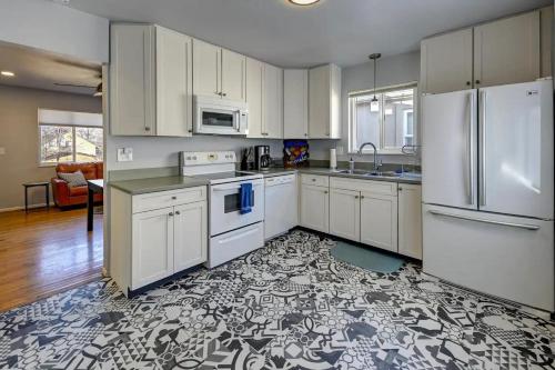 Trail Climb - Chic Downtown BBQ Scenic in Colorado Springs, USA