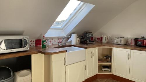 Drop Anchor House, Spacious 3 bedroom apartment, fabulous sea views in Cleggan