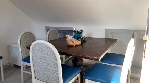 Drop Anchor House, Spacious 3 bedroom apartment, fabulous sea views in Cleggan