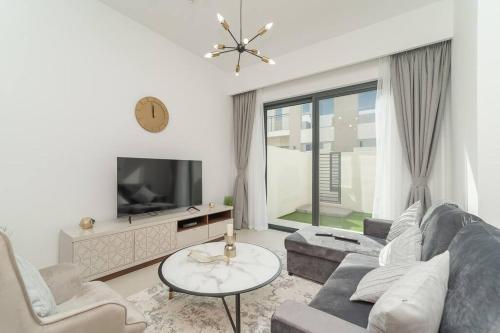 Luxurious 3 BR with Maid Room in Arabian Ranches 2, Dubai