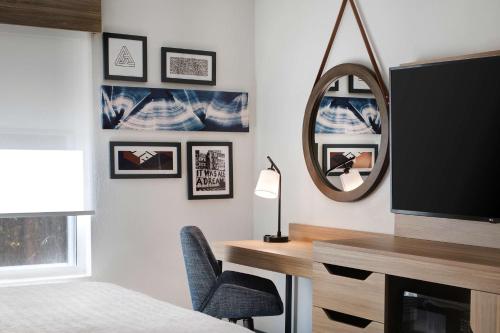 Hampton Inn Anderson/Alliance Business Park - image 6