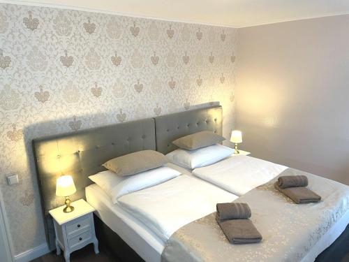 2 twin beds