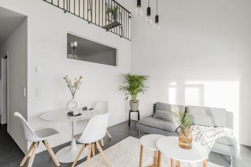 Kotimaailma - Furnished Apartment in Vantaa with key code in Rajakylä