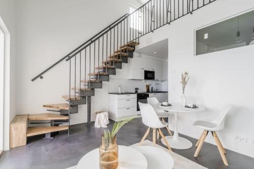 Kotimaailma - Furnished Apartment in Vantaa with key code in Rajakylä