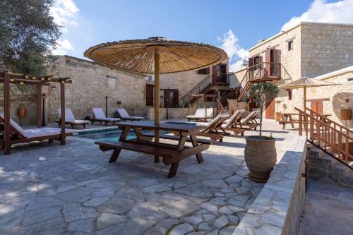 Viesnīcas āriene, Stone Court Boutique Studios in Miliou