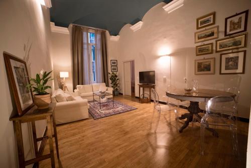 La Loggia delle Regine historic center apartment in a period building, facing the Aquarium with Wi Fi and AC, Janov (fotografie 7)