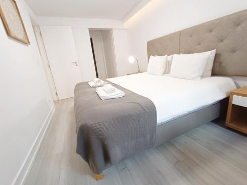 Cozy Lapa Retreat 2BR 2BA Ideal for Couples - image 7