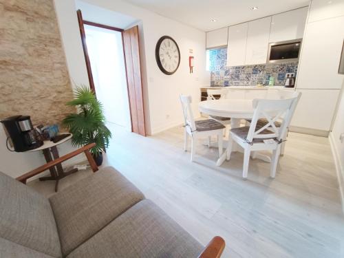 Cozy Lapa Retreat 2BR 2BA Ideal for Couples - image 9