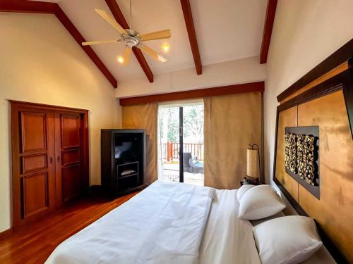 Beautiful 3-Bed Villa in Cherngtalay Thalang