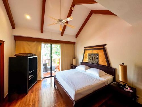 Beautiful 3-Bed Villa in Cherngtalay Thalang