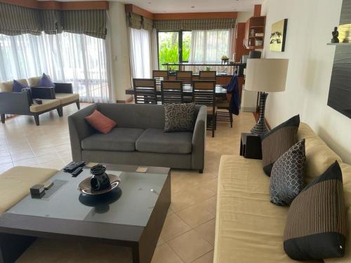 Beautiful 3-Bed Villa in Cherngtalay Thalang