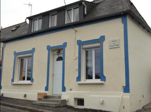 Gîte La maison Bleue 300m gare tgv - Location saisonnière - Lannion