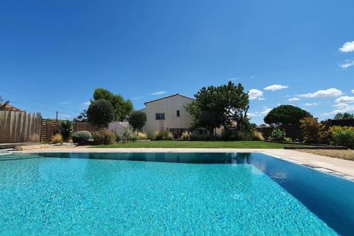 Lavande- Family Villa with Pool near Pezenas