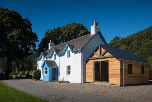 Keeper's Cottage, Straloch Estate