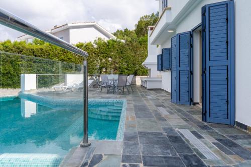 Sea View villa w infinity pool
