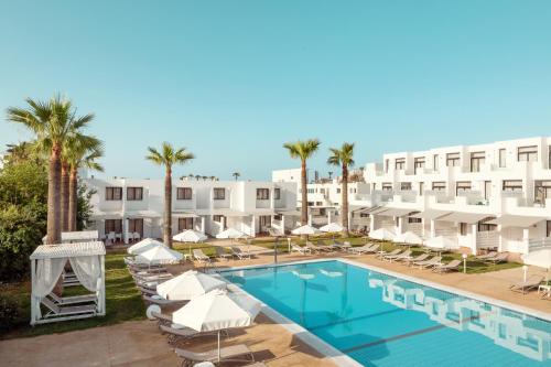 One-Bedroom Maisonette with Easy Pool Access image 10