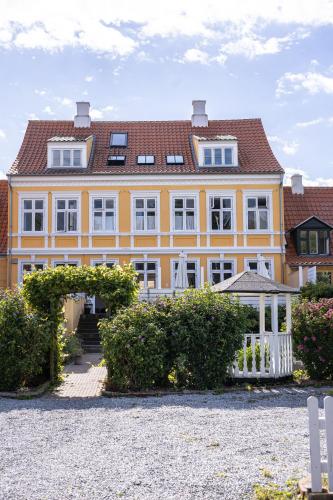 . Arnfeldt Hotel & Restaurant