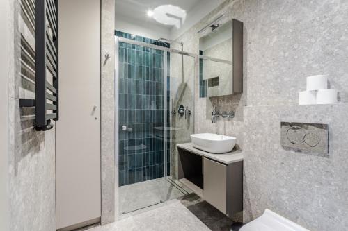 Stylowe Studio Very Berry w Poznaniu z Parkingiem i Balkonem by Noclegi Renters - image 3