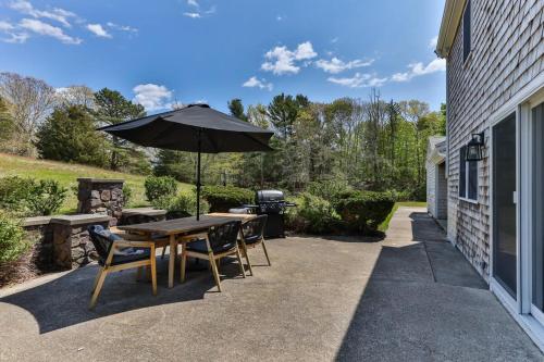 Stay On The Cape Vacation Rentals: Immaculate Home 2 Acres Short Walk To Beach