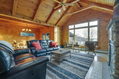 Peaceful Poconos Cabin Less Than 1 Mi to Lake Henry! in Lake Ariel, USA