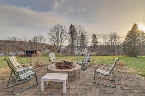 Peaceful Poconos Cabin Less Than 1 Mi to Lake Henry! in Lake Ariel, USA
