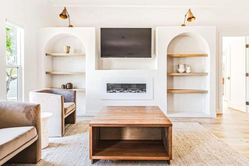 LA Retreat: Stylish 3BR Villa in Los Angeles, USA