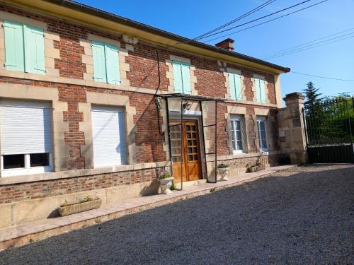 Maison charmante à Chepy avec jardin et piste de pétanque gîte à louer La Champagne