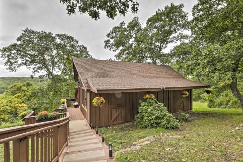 Private Guest House with Deck and Spectacular Views!