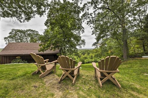 Private Guest House with Deck and Spectacular Views!