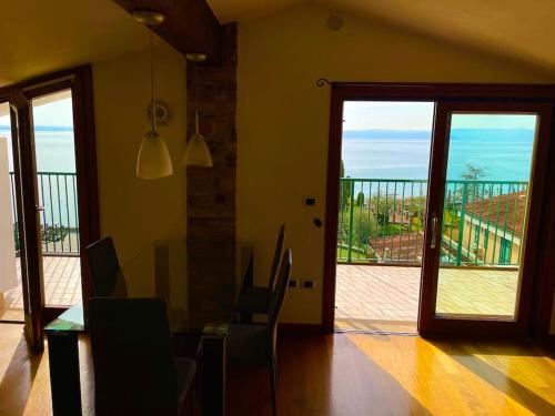 Attico Fronte Lago con Vista Mozzafiato - Apartment - Sirmione