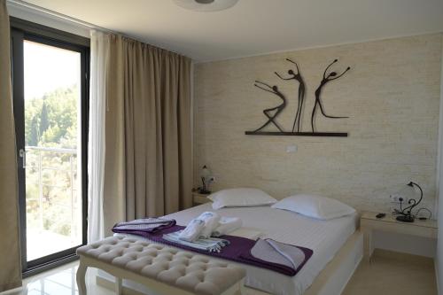 Two-Bedroom Villa image 9