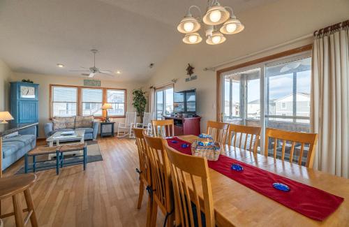 Carolina Kai, Kitty Hawk MP 3, 275 Yds to Beach, Ocean View, Pool, Hot Tub, Flex Stays in Κίτι Χουόκ(Βόρεια Καρολίνα)