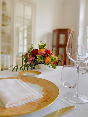 Restaurante, Logis Hotel & Restaurant Chateau de la Marjolaine in Essomes Sur Marne