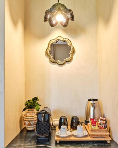 Shanghai Room image 7