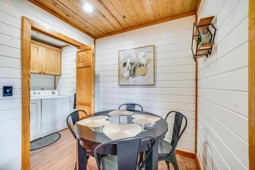 Broken Bow Cabin w/ Hot Tub ~ 5 Mi to State Park!, Broken Bow (fotografie 10)