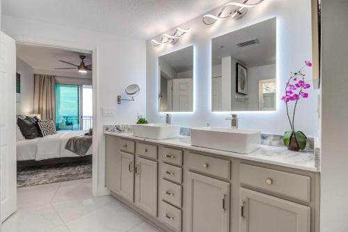 Gorgeous Oceanview 3BR Luxury Condo - Latitude in Gulfport, USA