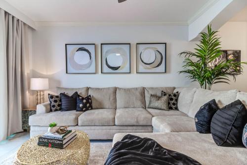 Gorgeous Oceanview 3BR Luxury Condo - Latitude in Gulfport, USA