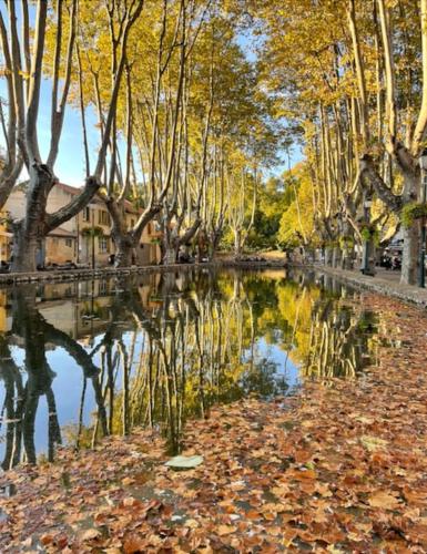 LA SUITE D’AMOUR Cucuron : une maison de village.